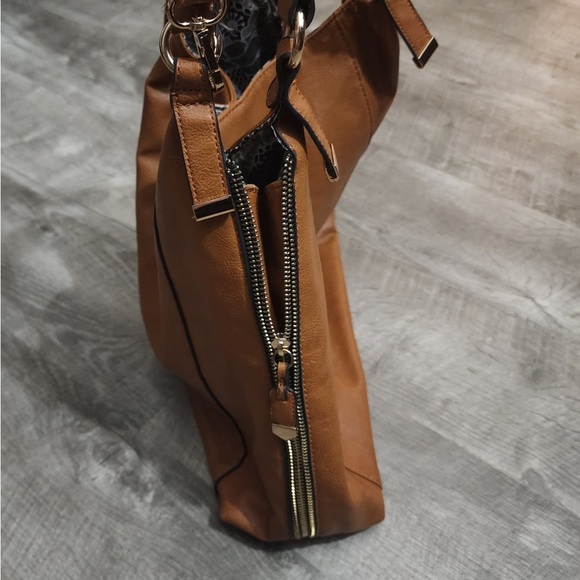 IMOSHION Tan Faux Leather Hobo Bag With Adjustable Stap‎ - Picture 2 of 5